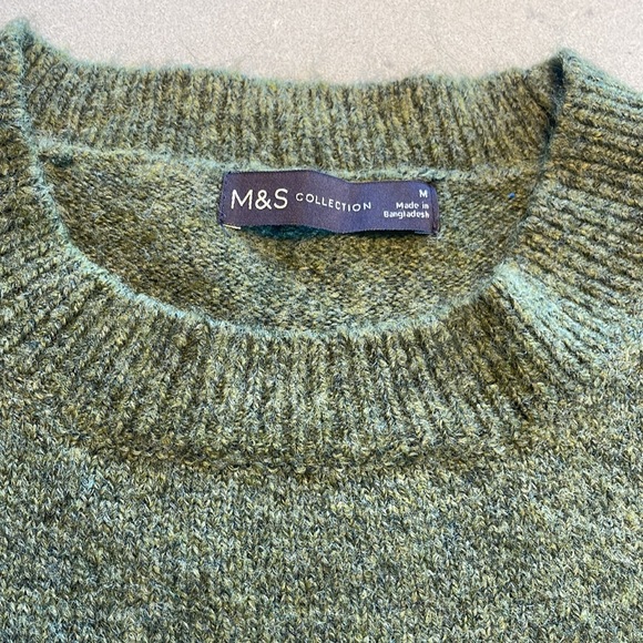 Marks and Spencer, Green sleeveless sweater vest. - Picture 3 of 3